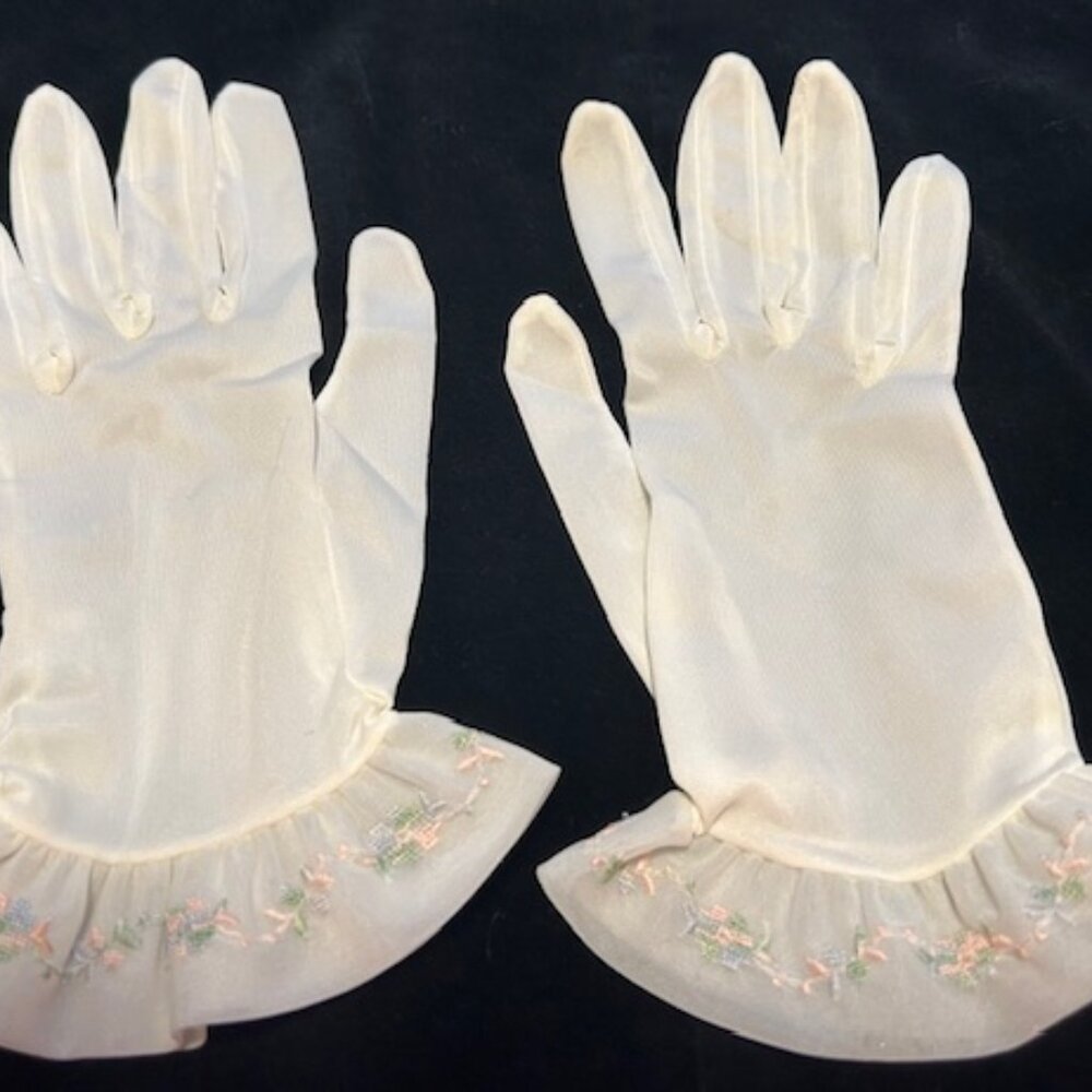 Vintage Van Raalte Gloves in Sheer Ivory